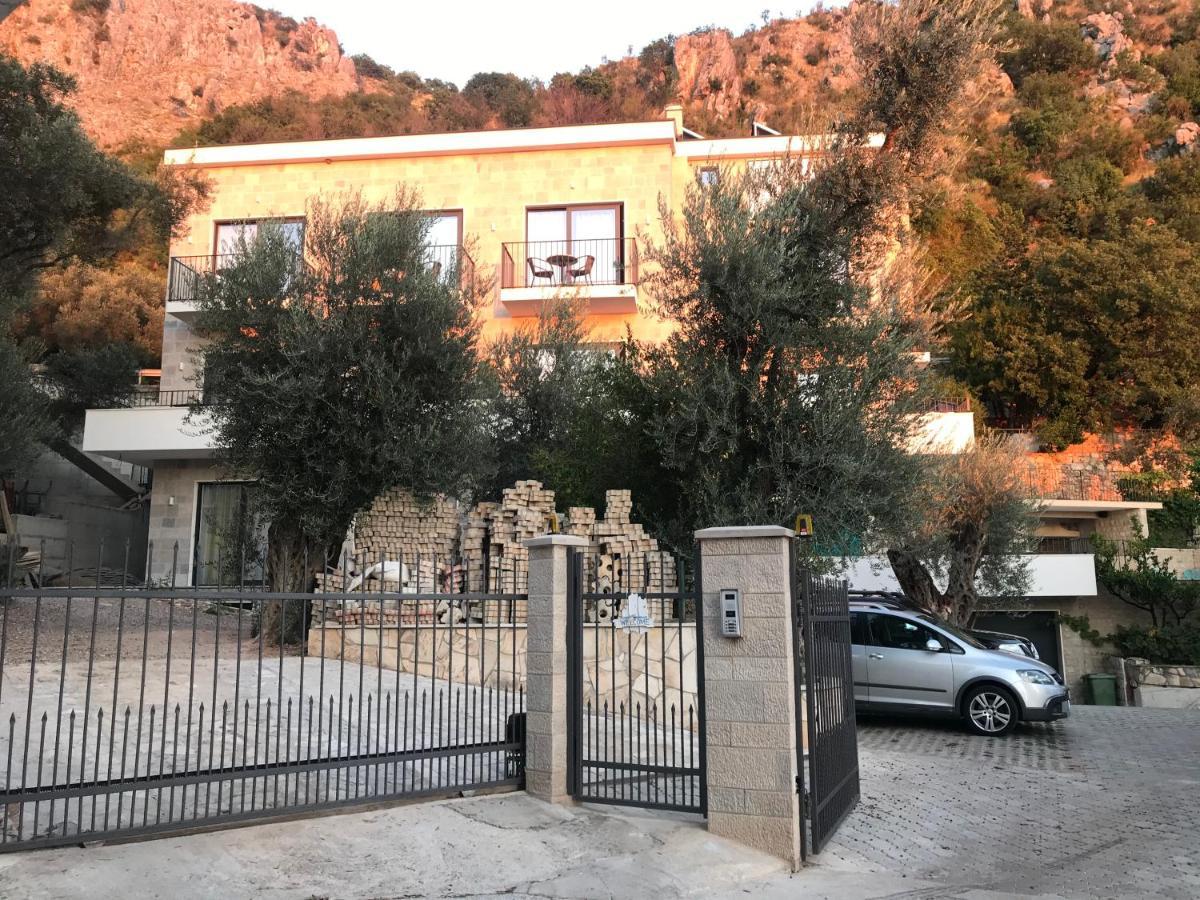 Rezevici Boutique Villa Petrovac Buitenkant foto